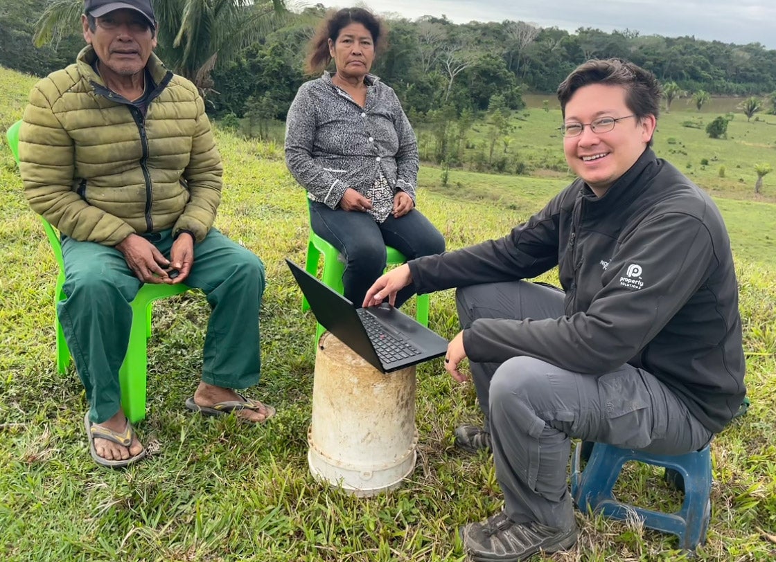 Barrett Hamp (right) with Iñapari speakers