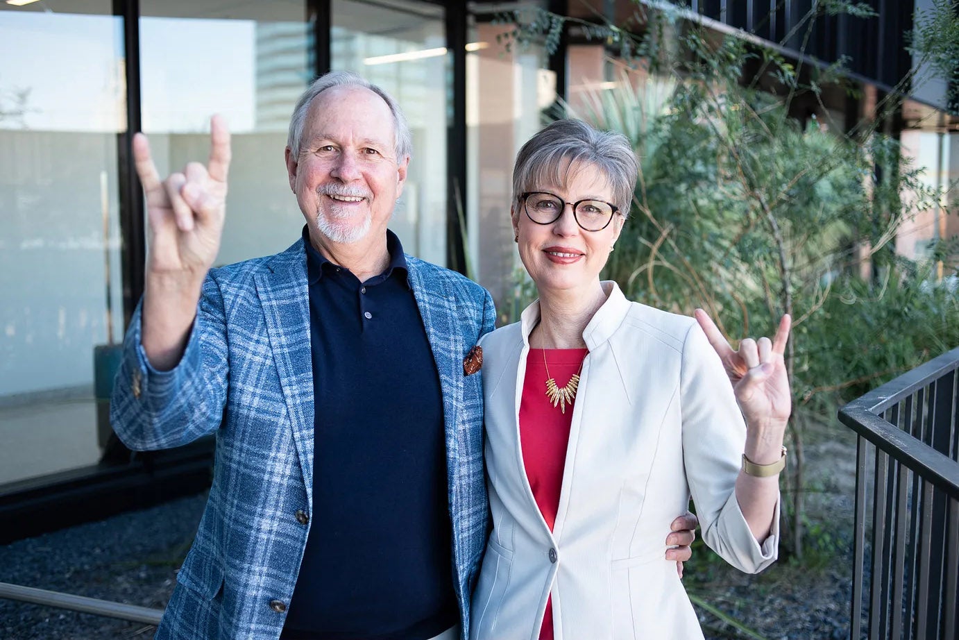 Donor Raymond Brimble and Deirdre Mendez, Director, Center for Global Business. Courtesy of McCombs School of Business