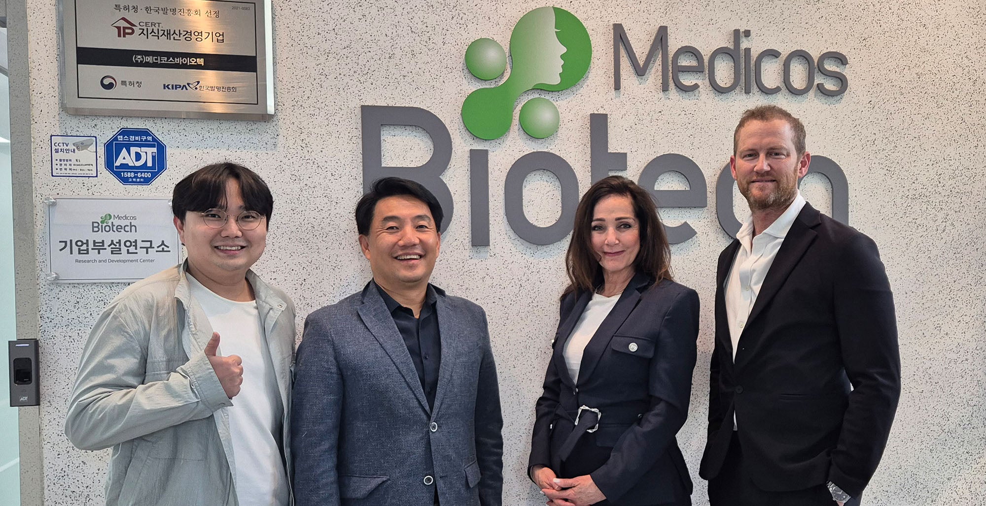 Partners from Medicos Biotech (left) and Rokline Health Concepts